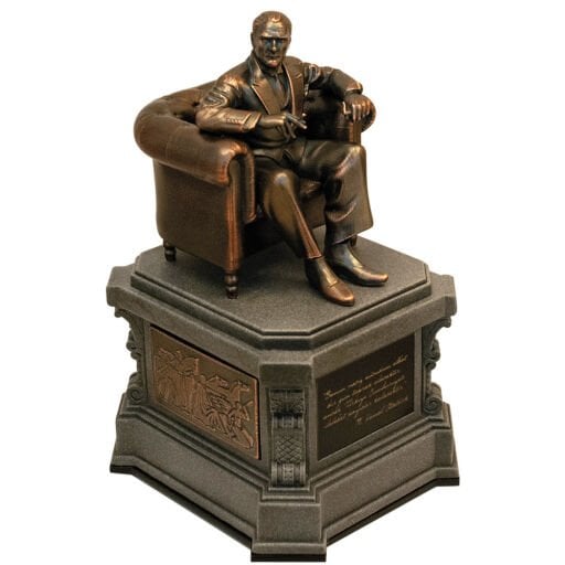 • ATATÜRK KOLTUĞUNDA